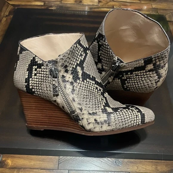 Kaleb hotsell wedge bootie